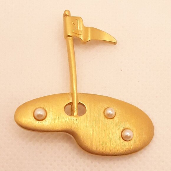Hole in 1 Gold Tone Golfing Brooch - Picture 1 of 4